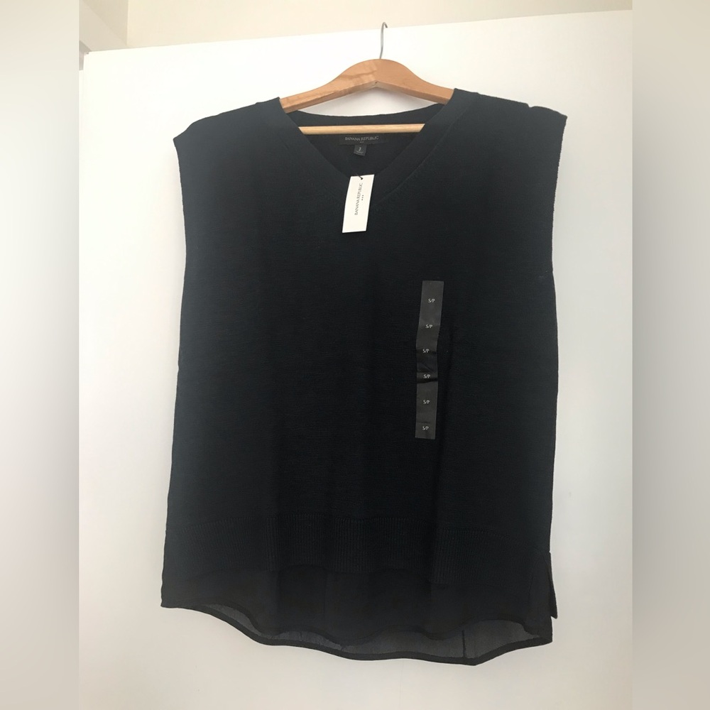 Beautiful Banana Republic Top New with Tags